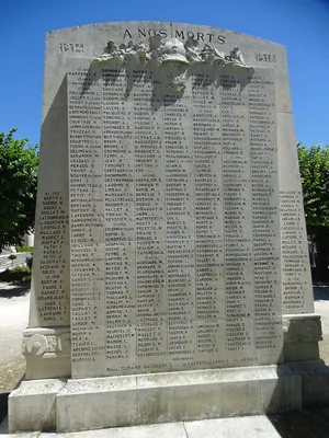 Monument aux Morts de Saintes