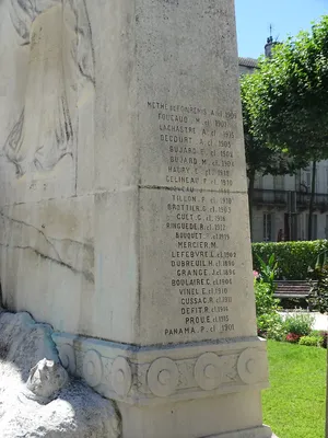 Monument aux Morts de Saintes