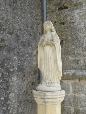 Statue de la Vierge à Saint-Bonnet-sur-Gironde