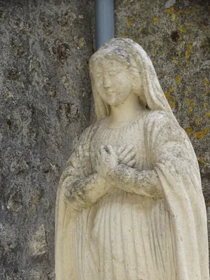Statue de la Vierge à Saint-Bonnet-sur-Gironde