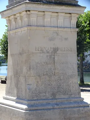 Statue de Bernard Palissy de Saintes