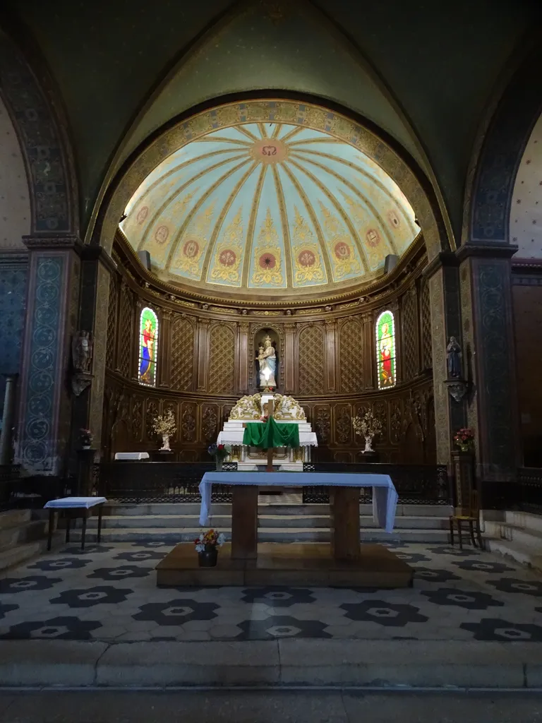 Vierge à l'Enfant, deux anges adorateurs dans l'Église Notre-Dame de Mirambeau