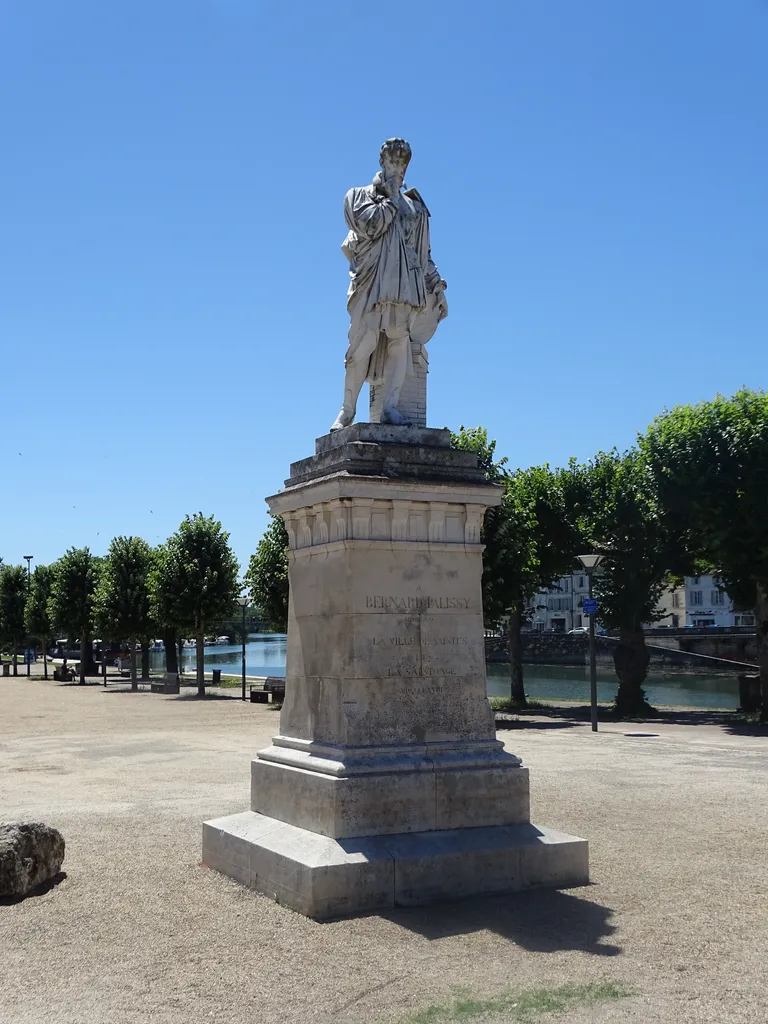 Statue de Bernard Palissy de Saintes